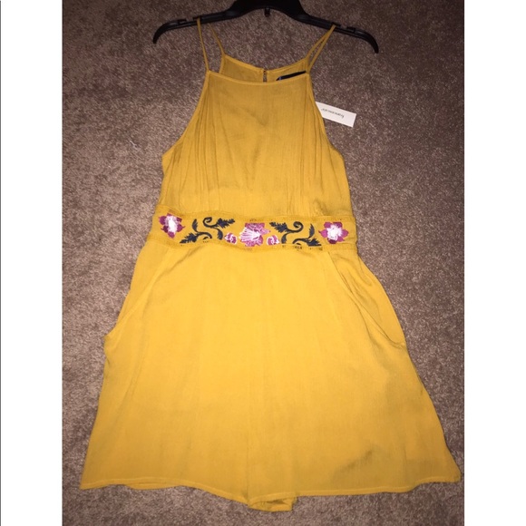 Francesca’s Yellow Romper - Picture 3 of 8